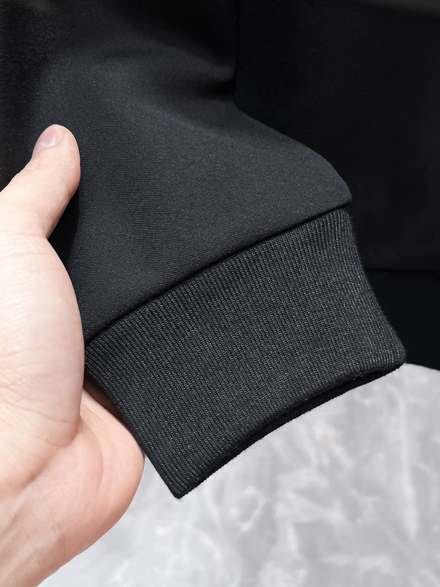 🅿️720 LV hot-selling suit is coming. Focus on the original version of the official website. 2025 new hot-selling cardigan suit. The original order is the best. 🇭🇰The meticulous work of top designers. It has a fitting and perfect upper body effect. All-natural high-quality Tencel Roman cotton 100%, close-fitting comfort, noble and elegant! Original hardware embodies elegance and nobility! Counter size: M-3XL (maximum wear up to 190 pounds)